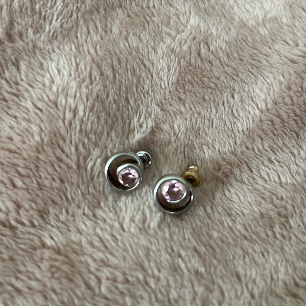 (3/$15‼️) Pink and silver stud earrings